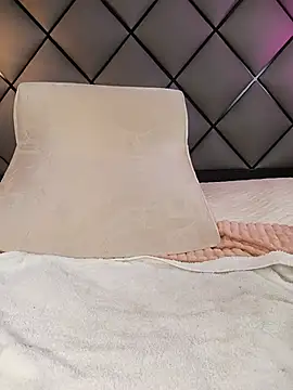 XXX chat uživo modela ELLA_KELLY
