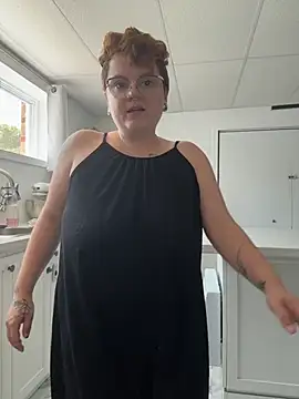 CurvesNChaos' Live XXX Chat