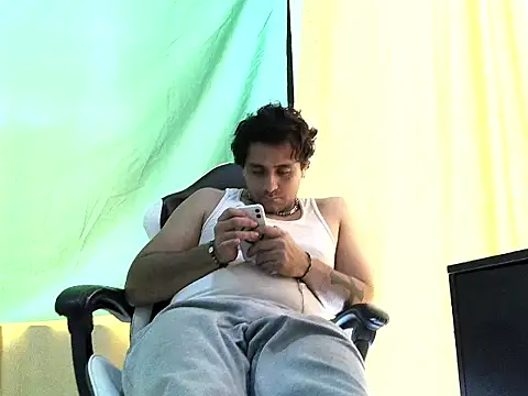 aronmiller404 Webcam Show