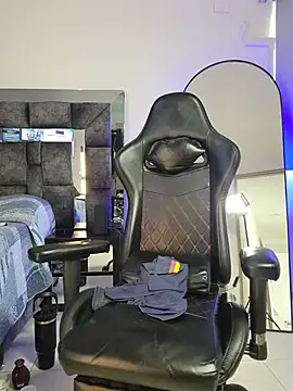 johnjaguar1_ Adlı Modelin Canlı XXX Sohbeti