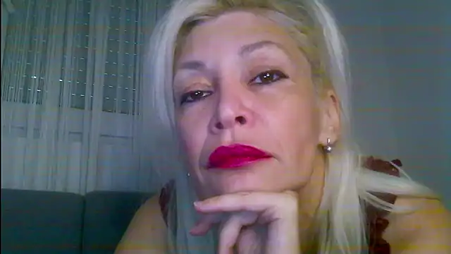 EvaaMina Adlı Modelin Canlı XXX Sohbeti