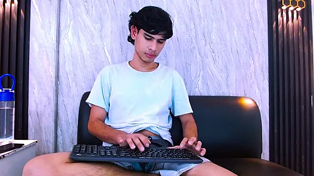 Онлайн чат XXX Kevin_Brooks1