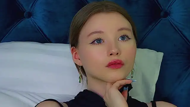 KeiraAsti's Live XXX Chat