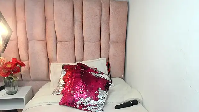 Issa_Milf__'s Live XXX Chat