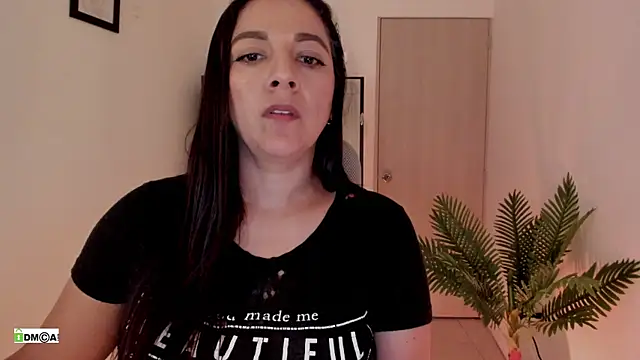 urcute_kitten Adlı Modelin Canlı XXX Sohbeti