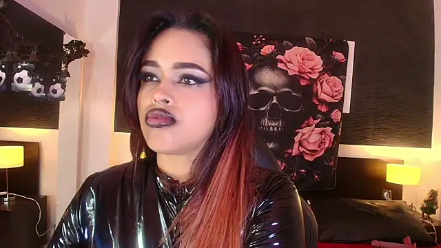 EvaaFoxxy1 Adlı Modelin Canlı XXX Sohbeti