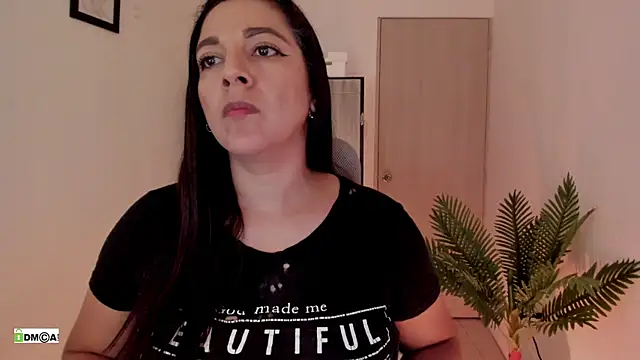 urcute_kitten Adlı Modelin Canlı XXX Sohbeti
