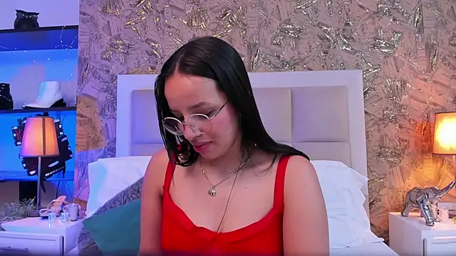 ValkyriaSteel's Live XXX Chat