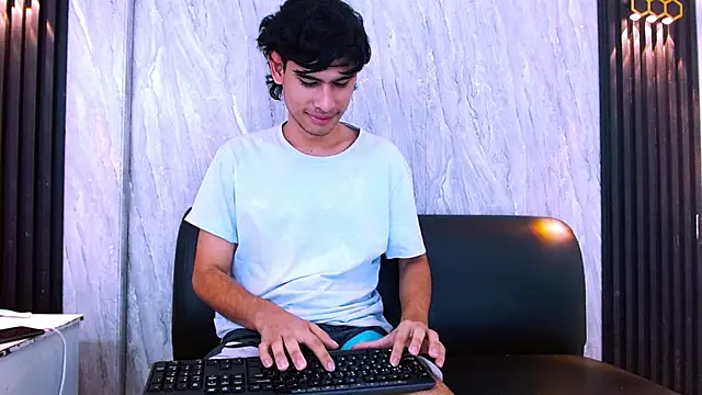 О нлайн чат XXX Kevin_Brooks1