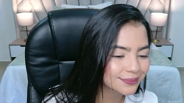 Chat XXX en directo de Layla_Breezee