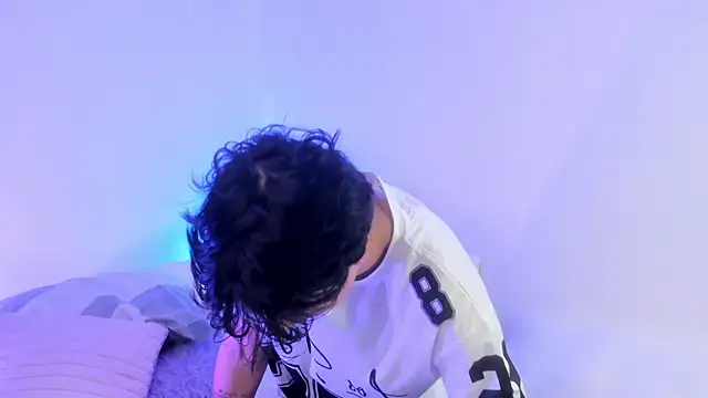 Aleaurarashii élő XXX-chatje