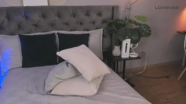AlmaBlaze Adlı Modelin Canlı XXX Sohbeti
