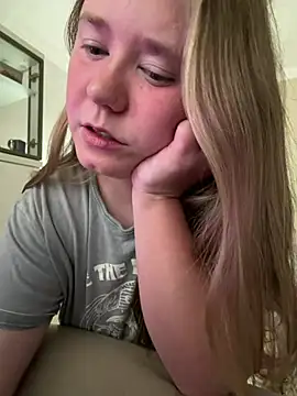 Chat +18 de remirann_ ao vivo