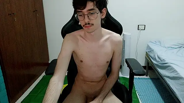 Chat +18 de gabrielNovin17cm ao vivo