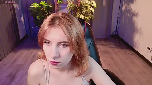 Онлайн чат XXX miraiakik