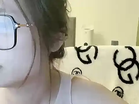 huahua002's Live XXX Chat