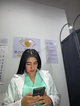 Chat +18 de CAROLINE__07 ao vivo