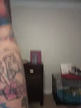 Pokazy przed kamerką – HollyTattoo
