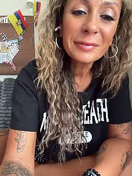 Chat +18 de bossyroxy84 ao vivo