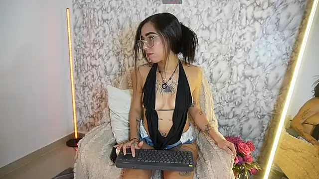 Tamara_roux_ Live XXX-chat
