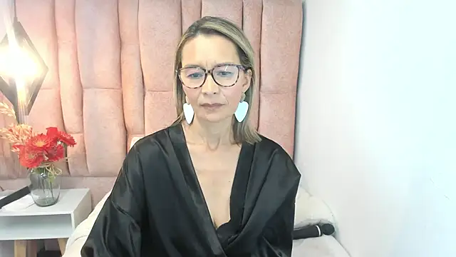 Chat +18 de Issa_Milf__ ao vivo
