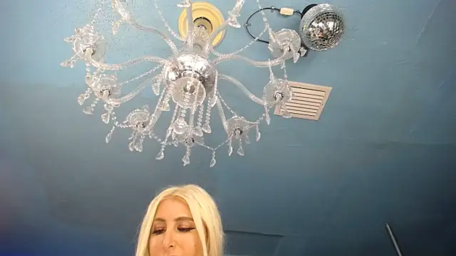ADRIANNA_FOX Chat XXX in diretta