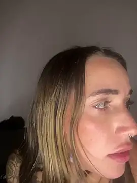 baadievino Adlı Modelin Canlı XXX Sohbeti