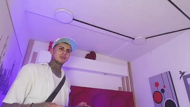 Liam_Ink élő XXX-chatje