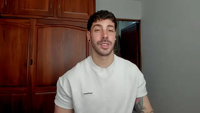 Guyinthemountain's Live XXX Chat