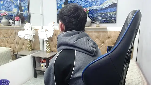 Онлайн чат XXX AdrianFranko