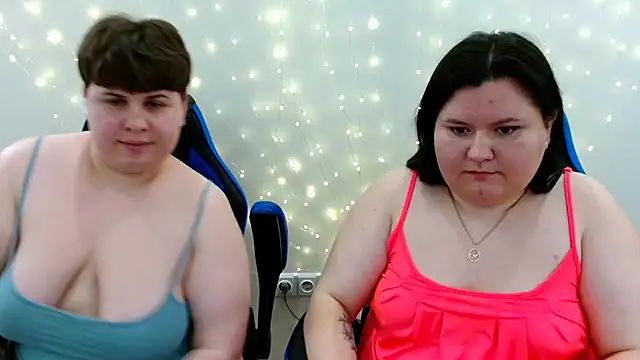 BeckyAndHellen Chat XXX in diretta