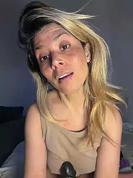 Romy-R-O Chat XXX in diretta