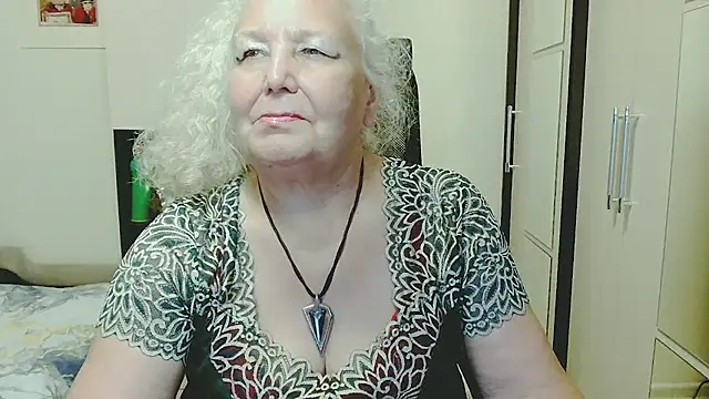 GrannyAlisa Adlı Modelin Canlı XXX Sohbeti