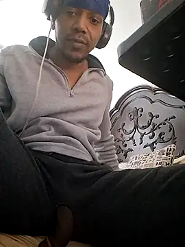 bigboytoy912 Adlı Modelin Canlı XXX Sohbeti