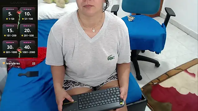 LAURA_Foxht – Naživo XXX chat