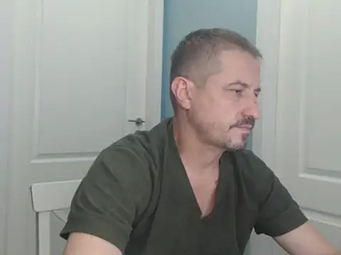Chatroom XXX en direct de MisterFaithRO
