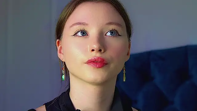 KeiraAsti Adlı Modelin Canlı XXX Sohbeti