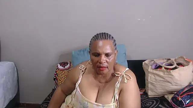 GrandBustyMelon's Live XXX Chat