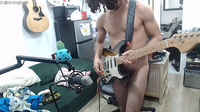 Stringin69 Show in webcam