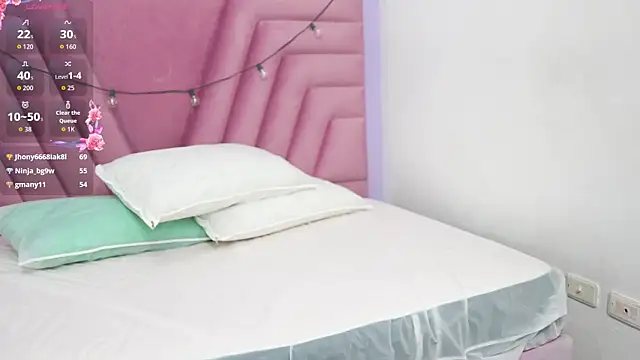 Živý XXX chat hornybarelylegalgirl