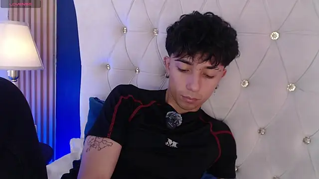 Aiden_Rivers_ 라이브 XXX 채팅
