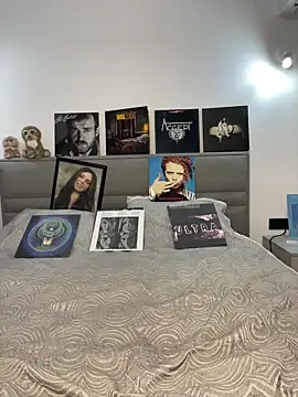 XXX chat uživo modela CurlyLara