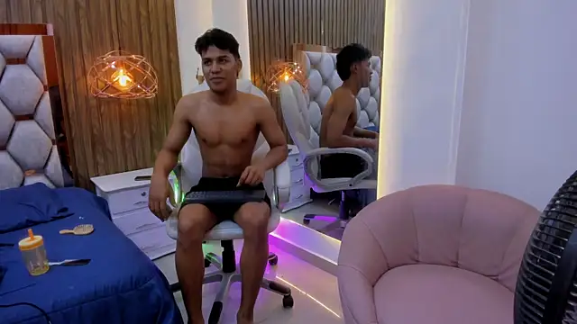 צ'אט XXX בשידור חי של Colby_driscoll
