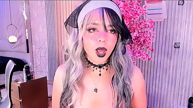 ivannabellini Chat XXX live