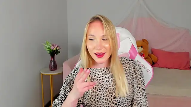 XXX chat uživo modela ElaraVoltage