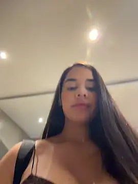 BellaLeclair_ Chat XXX in diretta