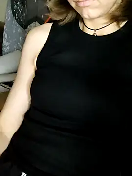 Aashikalaa Adlı Modelin Canlı XXX Sohbeti