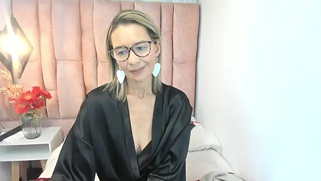 Issa_Milf__: онлайн-секс-чат
