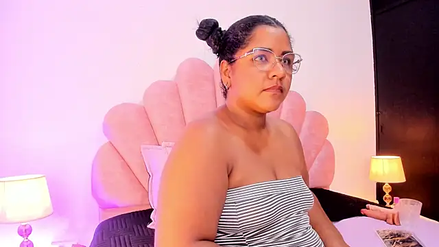 Mommy_Big_Ass' Live XXX Chat