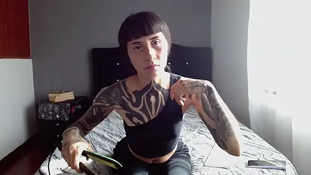Emilia_1995's Live XXX Chat